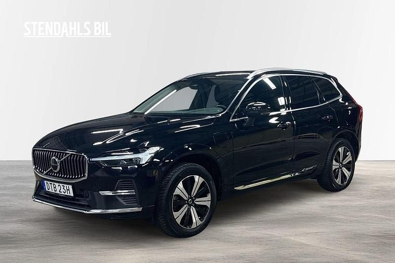 Svart Begagnad 2023 Volvo XC60 Plus SUV | 489 000 kr (Marknadspris) - Bild 1/4
