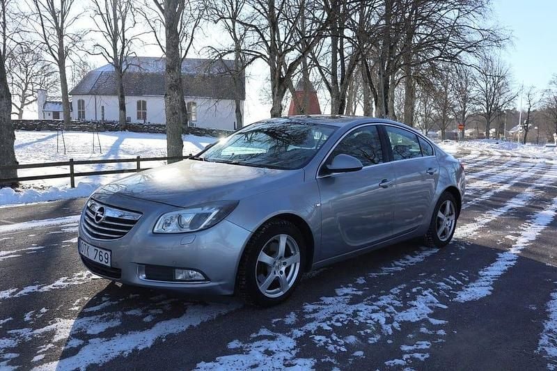 Begagnad Opel Insignia Edition 220 HK (161 kW) 2009 Silver Sedan