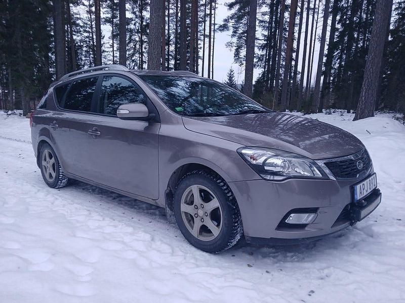 Begagnad Kia Ceed Sportswagon 115 HK (84 kW) 2010 Kombi