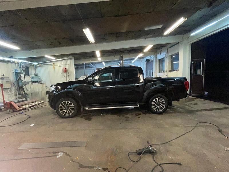Svart Begagnad 2017 Nissan Navara Pickup | 195 000 kr (Bra pris) - Bild 1/4