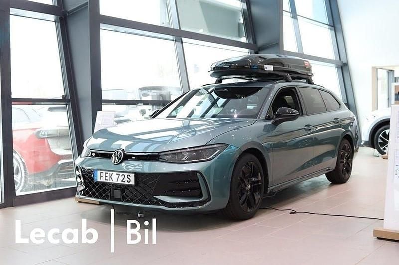 Ny VW Passat R-line 193 HK (141 kW) 2025 Mariposite green metallic Kombi