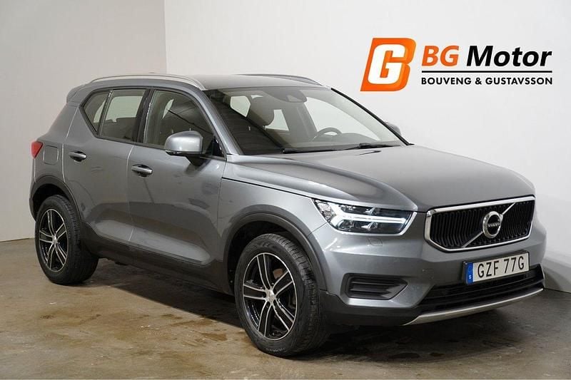 Grå Begagnad 2019 Volvo XC40 Momentum SUV | 224 900 kr (Marknadspris) - Bild 1/4