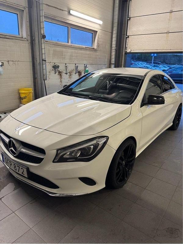Vit Begagnad 2017 Mercedes CLA200 Sportkupé | 180 000 kr (Marknadspris) - Bild 1/4
