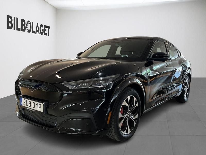 Svart Begagnad 2022 Ford Mustang Mach-E Standard Range SUV | 349 800 kr (Superpris) - Bild 1/4