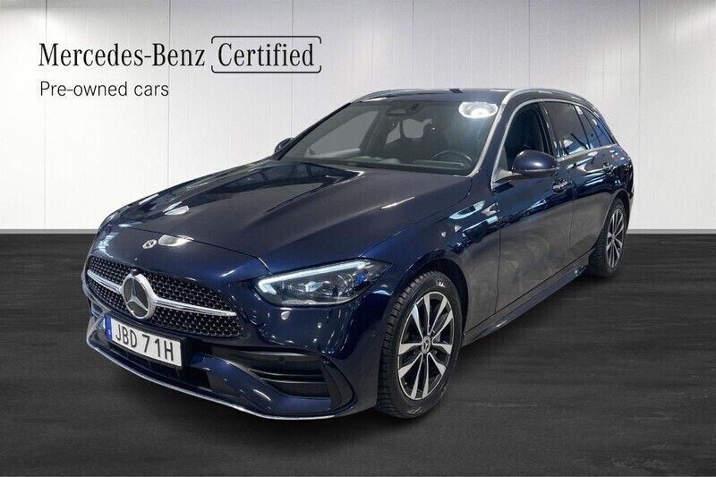 Svart Begagnad 2022 Mercedes C300e AMG Kombi | 349 900 kr (Marknadspris) - Bild 1/4