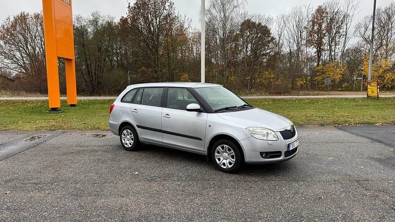 Begagnad Skoda Fabia Ambiente 69 HK (50 kW) 2009 Grå Kombi