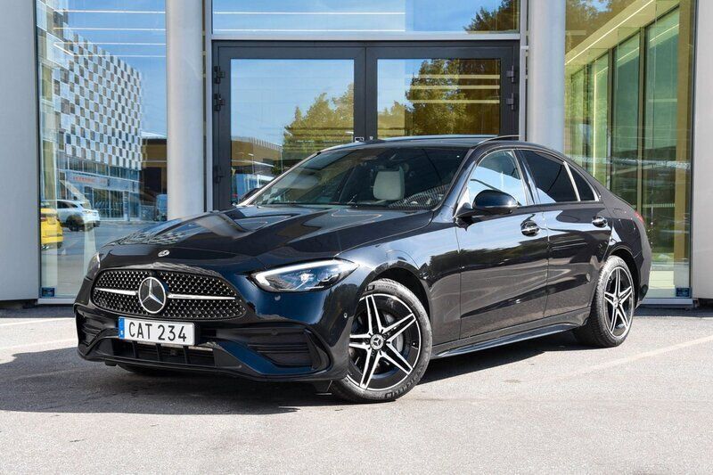 Svart Begagnad 2023 Mercedes C300e AMG Line Premium Plus Sedan | 549 900 kr (Marknadspris) - Bild 1/4
