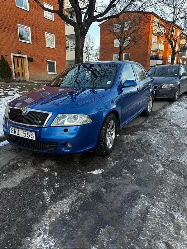 Blå Begagnad 2007 Skoda Octavia RS Halvkombi | 22 000 kr (Bra pris) - Bild 1/4