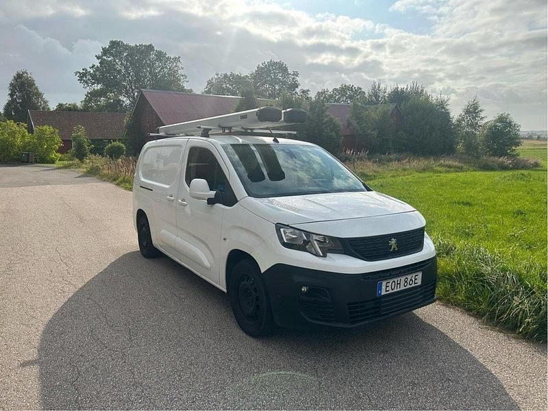 Vit Begagnad 2019 Peugeot Partner Minibuss | 134 000 kr (Bra pris) - Bild 1/4