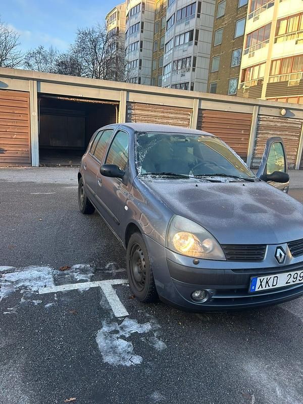 Begagnad 2006 Renault Clio R.S. Halvkombi | 18 000 kr (Marknadspris) - Bild 1/4