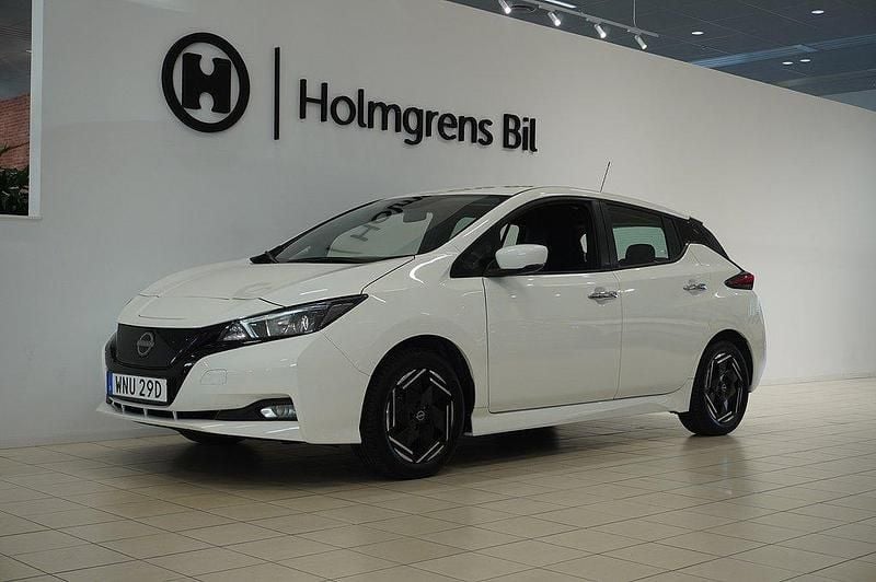 Vit Begagnad 2022 Nissan Leaf Acenta Halvkombi | 169 900 kr (Bra pris) - Bild 1/4