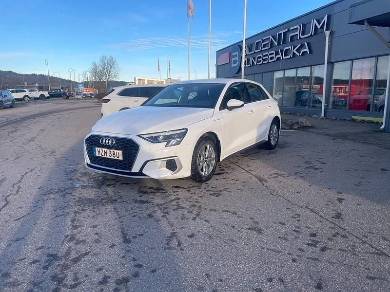 Begagnad Audi A3 Advanced 204 HK (150 kW) 2022 Vit Sedan