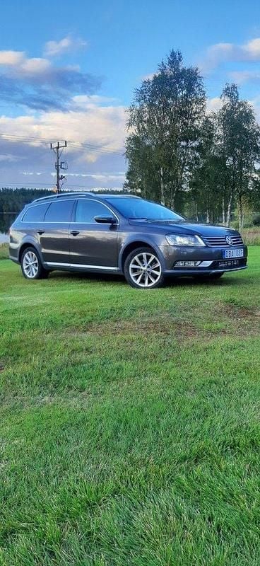Brun Begagnad 2014 VW Passat Alltrack Kombi | 89 000 kr (Bra pris) - Bild 1/4