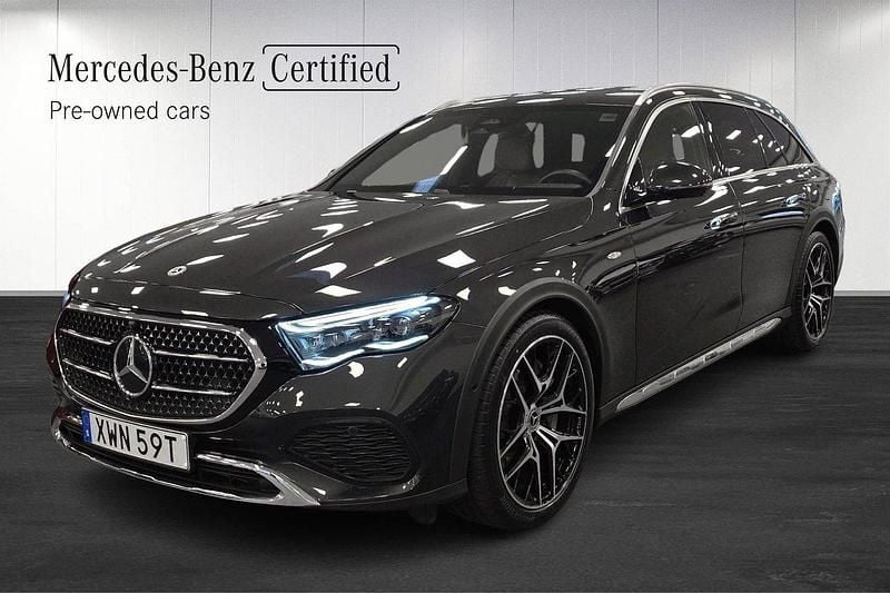 Grå Begagnad 2025 Mercedes E300 Kombi | 749 000 kr (Bra pris) - Bild 1/4