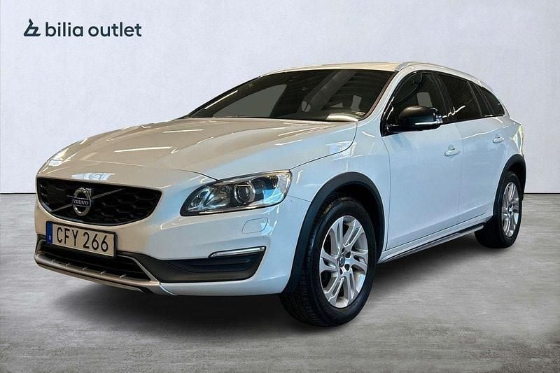 Vit Begagnad 2015 Volvo V60 CC Momentum Kombi | 169 900 kr (Lite dyr) - Bild 1/3