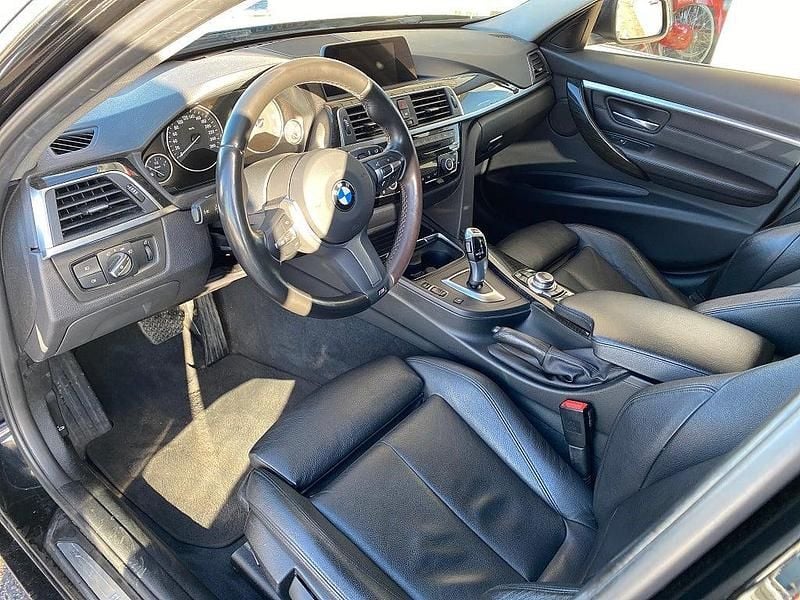 Begagnad BMW 330 Luxury Line 258 HK (189 kW) 2016 Svart Sedan