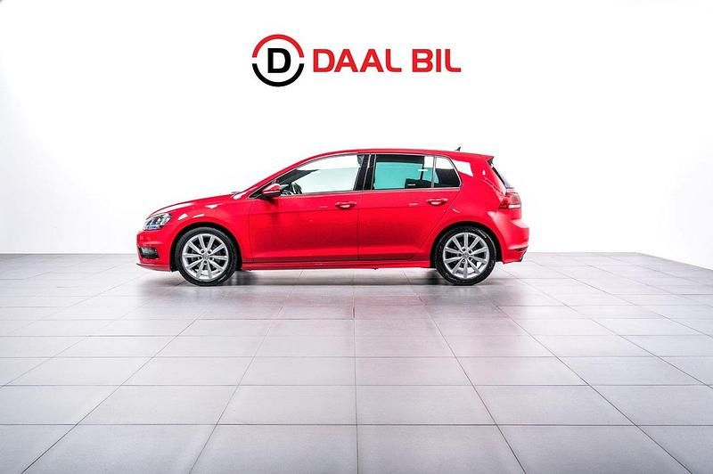 Röd Begagnad 2016 VW Golf VII R-line Halvkombi | 154 700 kr (Marknadspris) - Bild 1/4