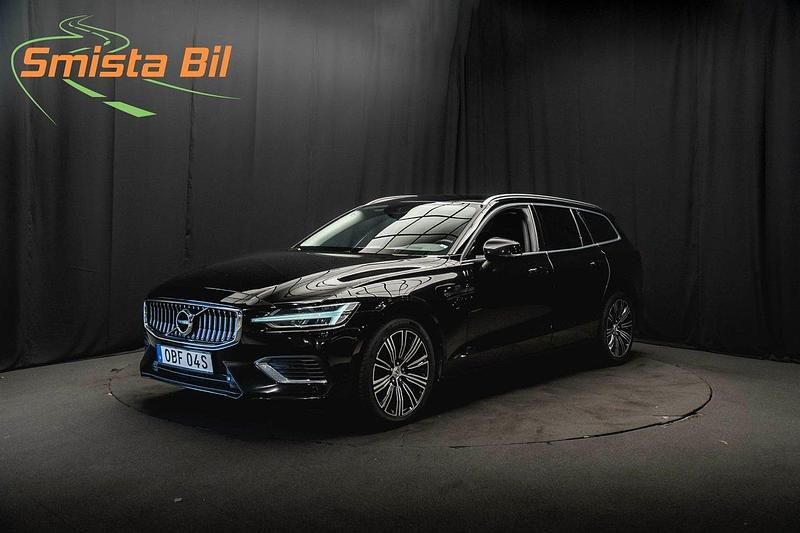Svart Begagnad 2022 Volvo V60 Kombi | 314 900 kr (Marknadspris) - Bild 1/3