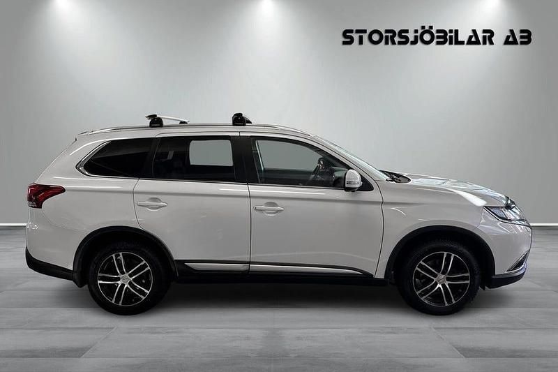 Begagnad Mitsubishi Outlander 150 HK (110 kW) 2017 Vit SUV
