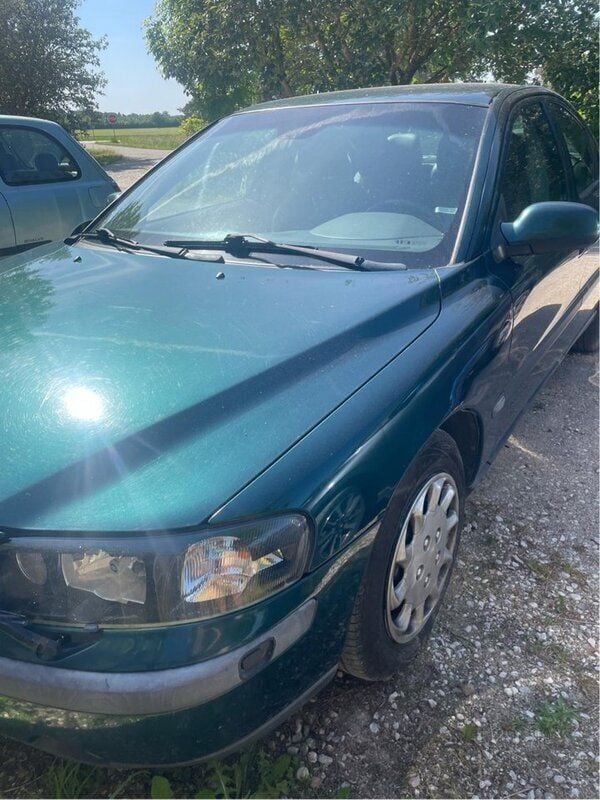 Grön Begagnad 2003 Volvo S60 Business Edition Sedan | 10 500 kr (Superpris) - Bild 1/4