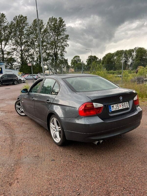 Grå Begagnad 2006 BMW 325 M Sport Sedan | 34 500 kr (Superpris) - Bild 1/4