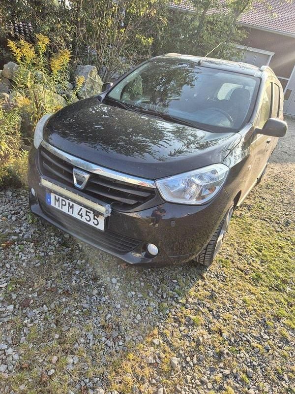 Svart Begagnad 2015 Dacia Lodgy Minibuss | 35 000 kr (Superpris) - Bild 1/4