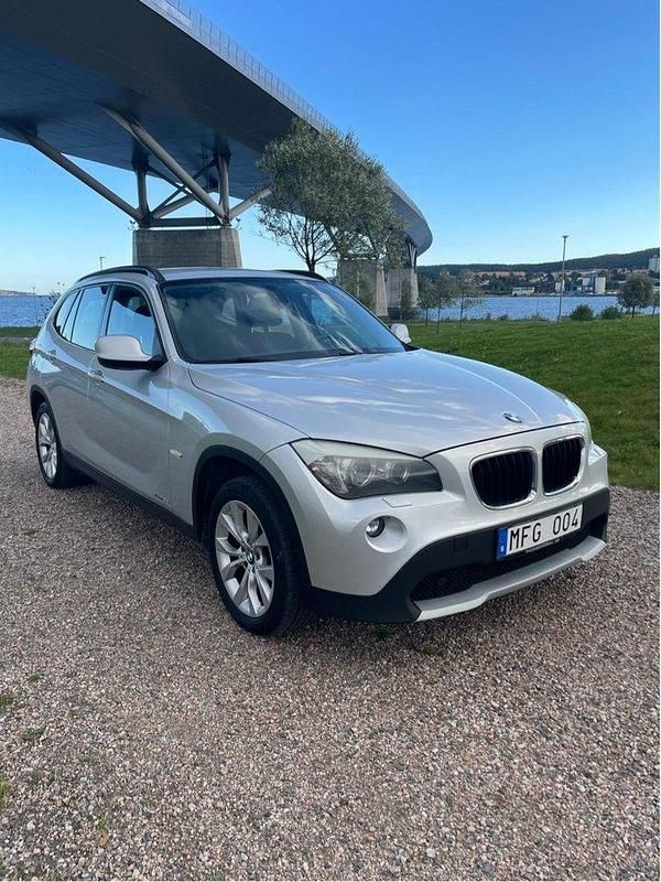 Grå Begagnad 2012 BMW X1 SUV | 79 000 kr (Bra pris) - Bild 1/4
