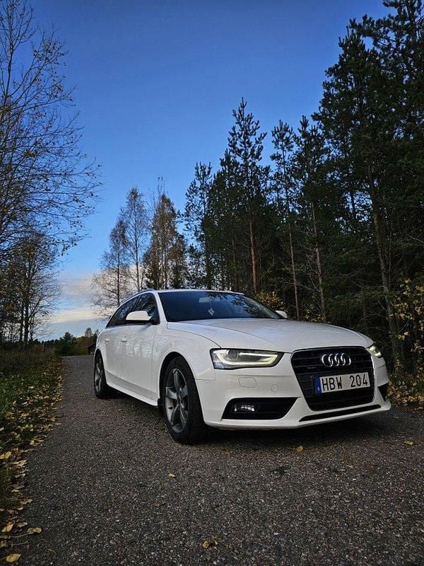Vit Begagnad 2013 Audi A4 Kombi | 100 000 kr (Dyr) - Bild 1/4