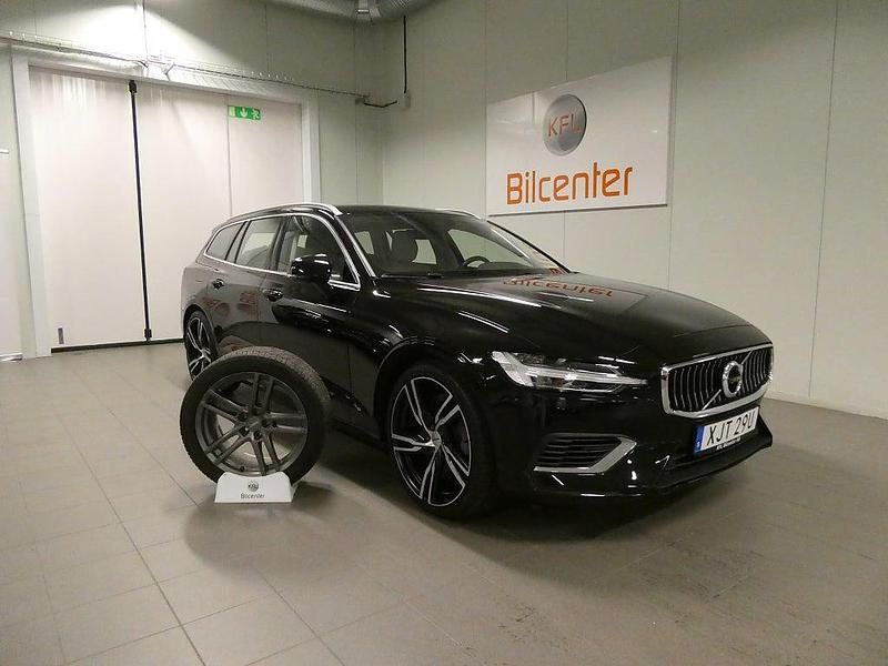 Svart Begagnad 2021 Volvo V60 Inscription Kombi | 334 900 kr (Marknadspris) - Bild 1/3