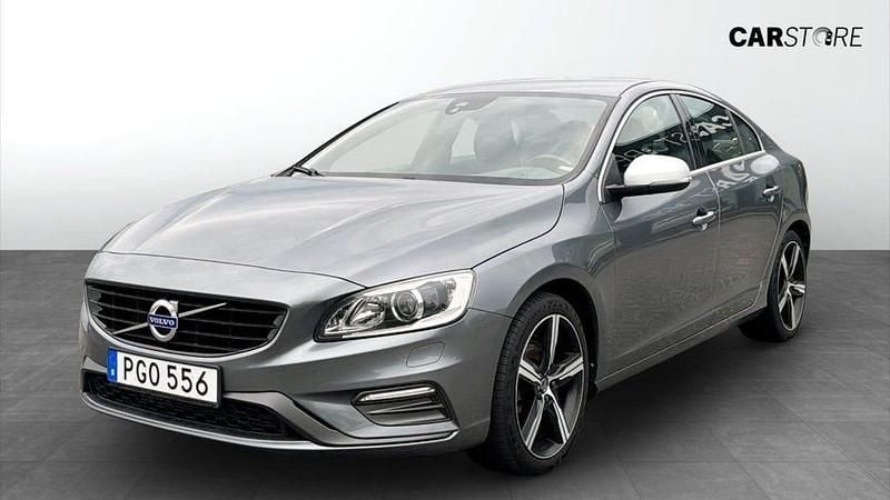 Grå Begagnad 2017 Volvo S60 R-Design Sedan | 149 900 kr (Marknadspris) - Bild 1/4