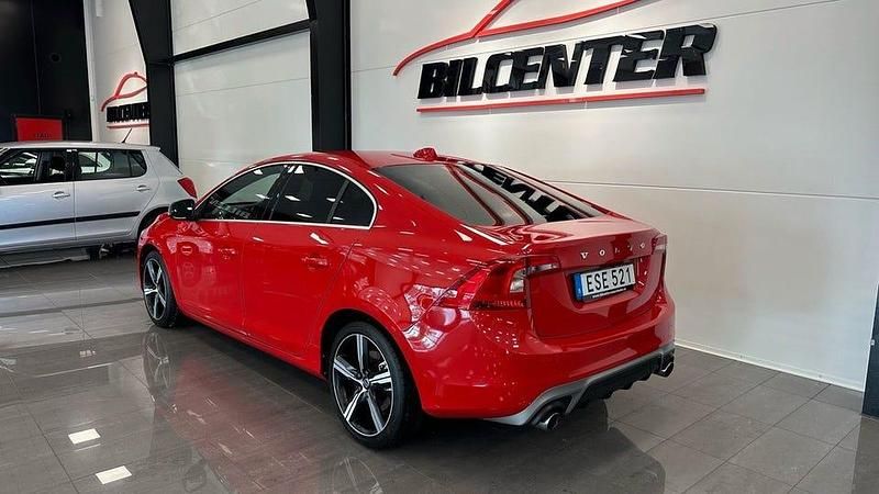 Begagnad Volvo S60 R-Design 153 HK (112 kW) 2017 Röd Sedan