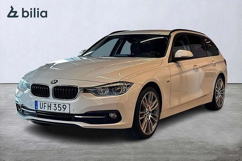Vit (alpin vit) Begagnad 2015 BMW 320 Sport Line Kombi | 159 900 kr (Bra pris) - Bild 1/4