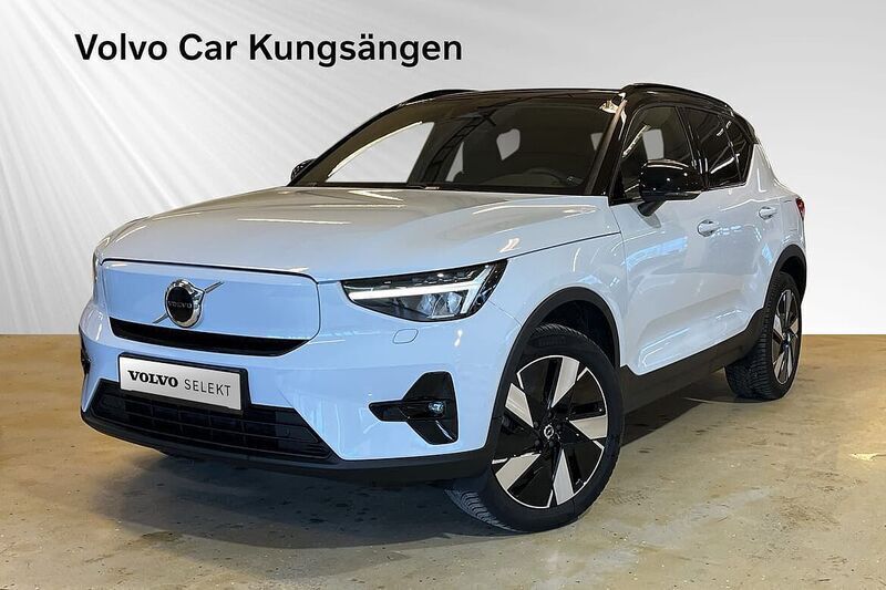 Ljusblå (blå) Begagnad 2024 Volvo XC40 Plus SUV | 459 900 kr (Bra pris) - Bild 1/3