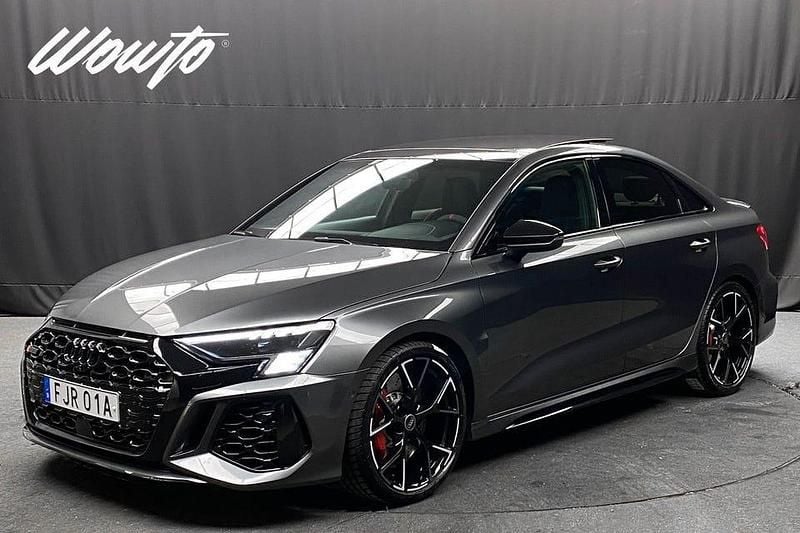 Begagnad Audi RS3 Design 400 HK (294 kW) 2023 Grå Sedan