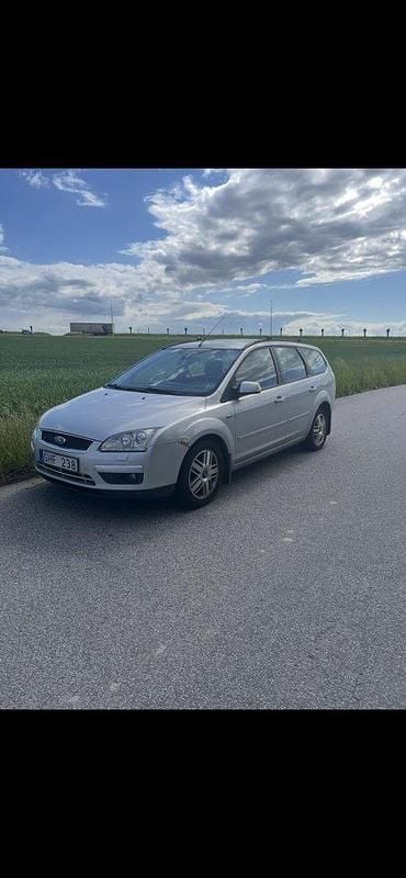 Grå Begagnad 2008 Ford Focus Kombi | 12 000 kr - Bild 1/4