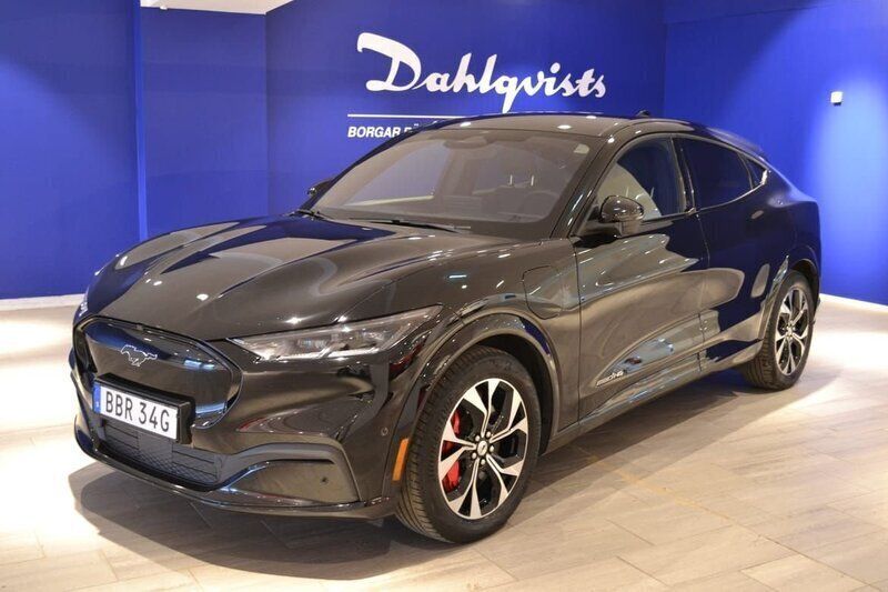 Svart Begagnad 2021 Ford Mustang Mach-E SUV | 419 000 kr (Lite dyr) - Bild 1/3