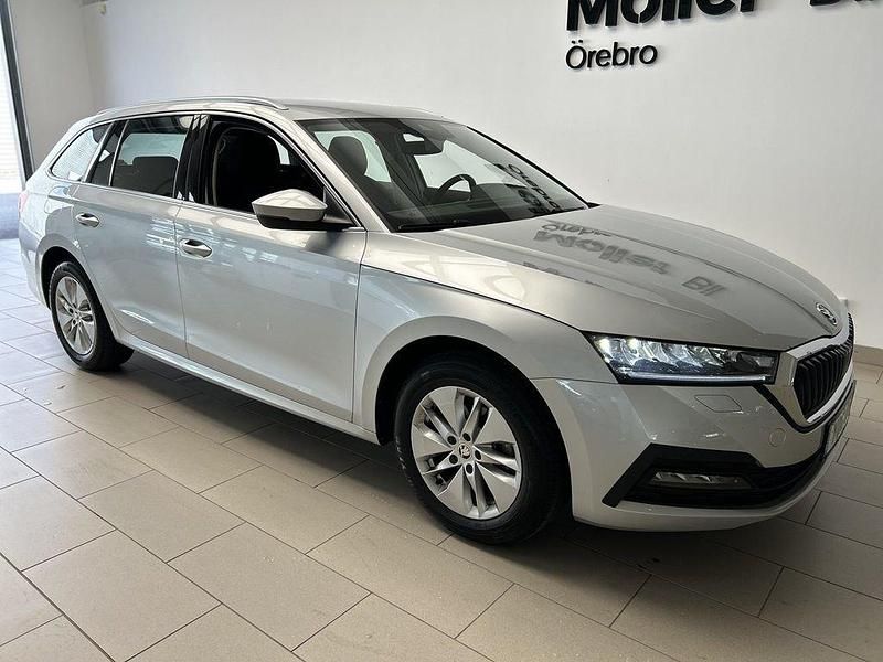 Grå Begagnad 2022 Skoda Octavia Kombi | 199 000 kr (Bra pris) - Bild 1/4