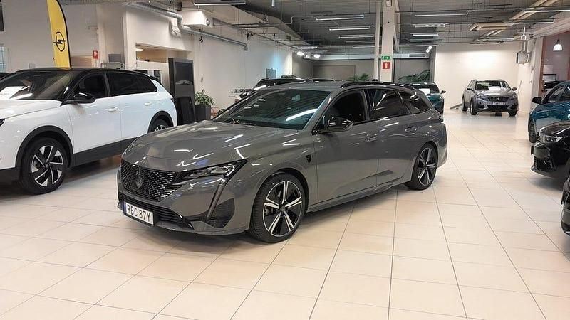 Grå Begagnad 2024 Peugeot 308 SW GT Kombi | 254 900 kr (Dyr) - Bild 1/4