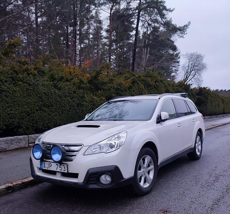 Vit Begagnad 2014 Subaru Legacy Kombi | 104 000 kr - Bild 1/4