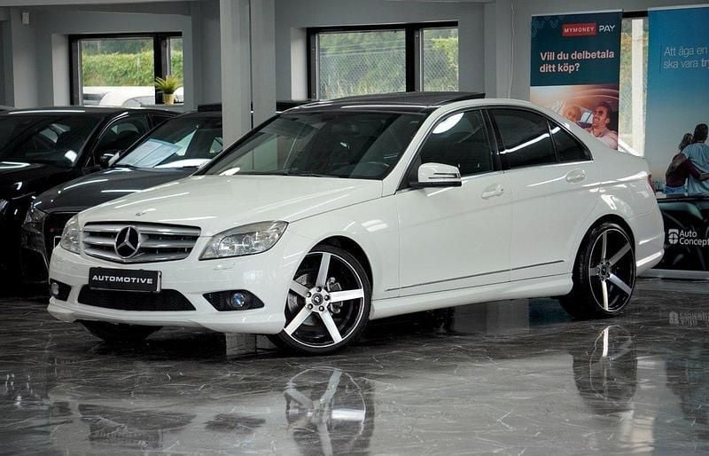Vit Begagnad 2010 Mercedes C180 AMG Sedan | 109 900 kr (Dyr) - Bild 1/4