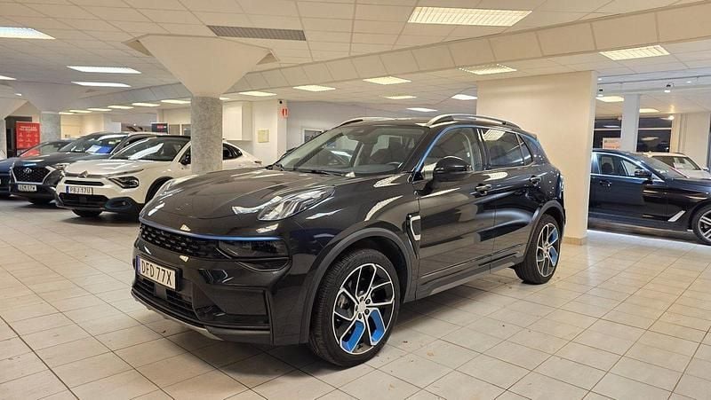 Svart (svart metallic) Begagnad 2022 Lynk & Co 01 SUV | 269 900 kr (Marknadspris) - Bild 1/4