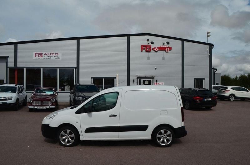 Vit Begagnad 2013 Peugeot Partner Minibuss | 24 900 kr (Superpris) - Bild 1/4