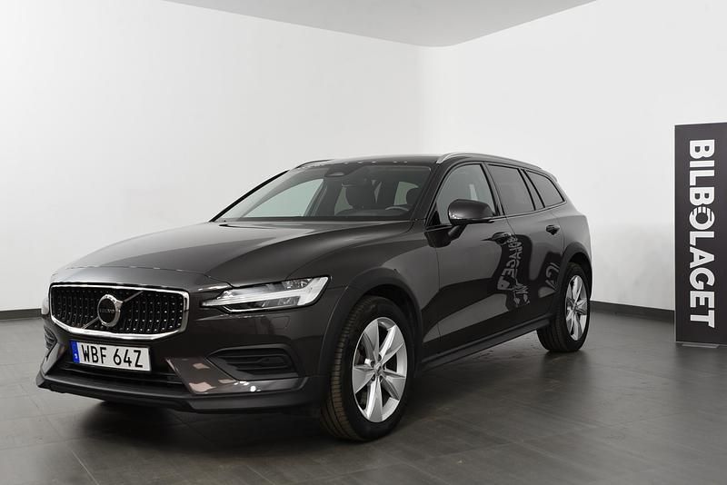 Begagnad Volvo V60 CC Core 253 HK (186 kW) 2024 Grå Kombi