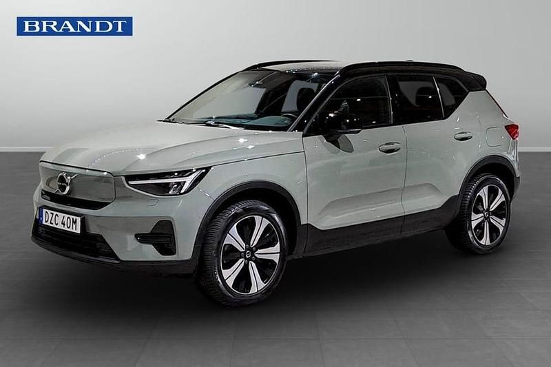 Grön Begagnad 2023 Volvo XC40 Core SUV | 334 900 kr - Bild 1/4