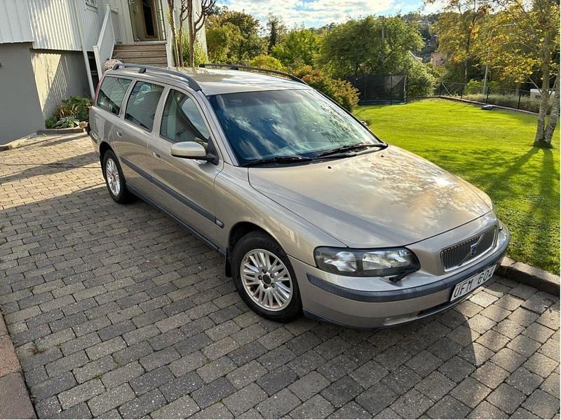 Brun Begagnad 2004 Volvo V70 Business Edition Kombi | 18 500 kr (Bra pris) - Bild 1/4
