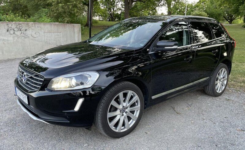 Svart Begagnad 2017 Volvo XC60 Standard SUV | 189 000 kr (Marknadspris) - Bild 1/4