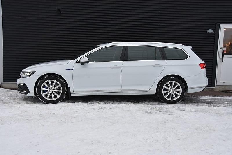 Begagnad VW Passat GTE 218 HK (160 kW) 2022 Vit Kombi
