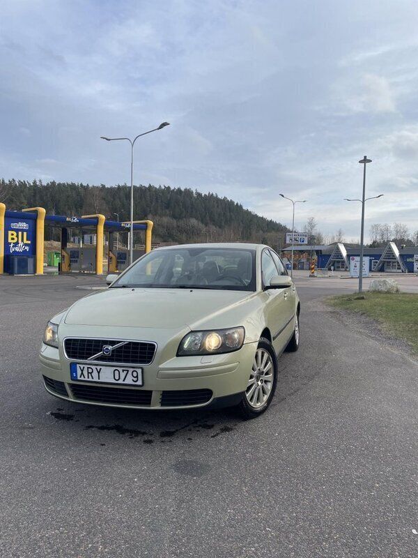 Grön Begagnad 2006 Volvo S40 Sedan | 42 000 kr (Marknadspris) - Bild 1/4