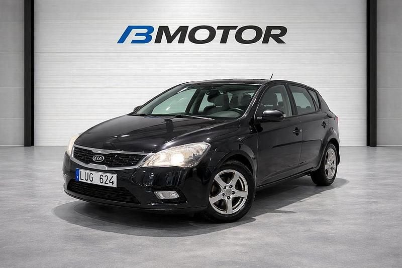 Begagnad Kia Ceed 128 HK (94 kW) 2011 Svart Halvkombi