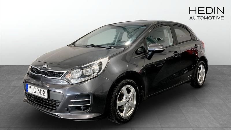 Grå Begagnad 2016 Kia Rio Halvkombi | 84 800 kr (Marknadspris) - Bild 1/4